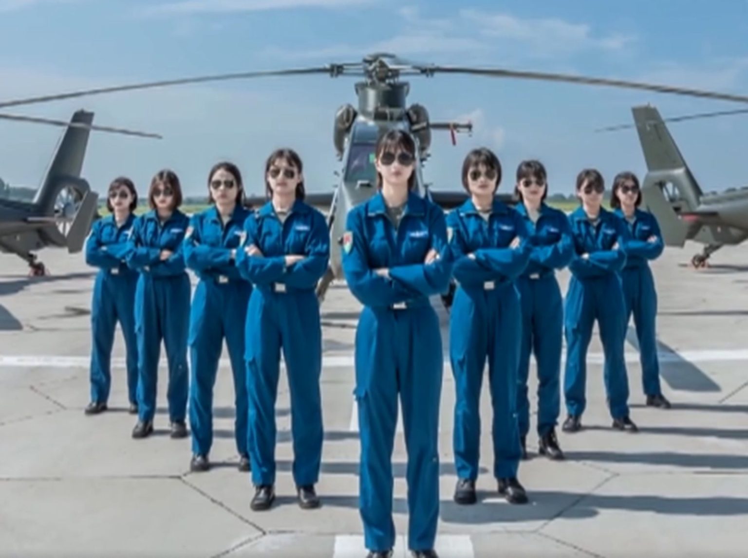 The first female helicopter pilots of the Chinese Army graduate