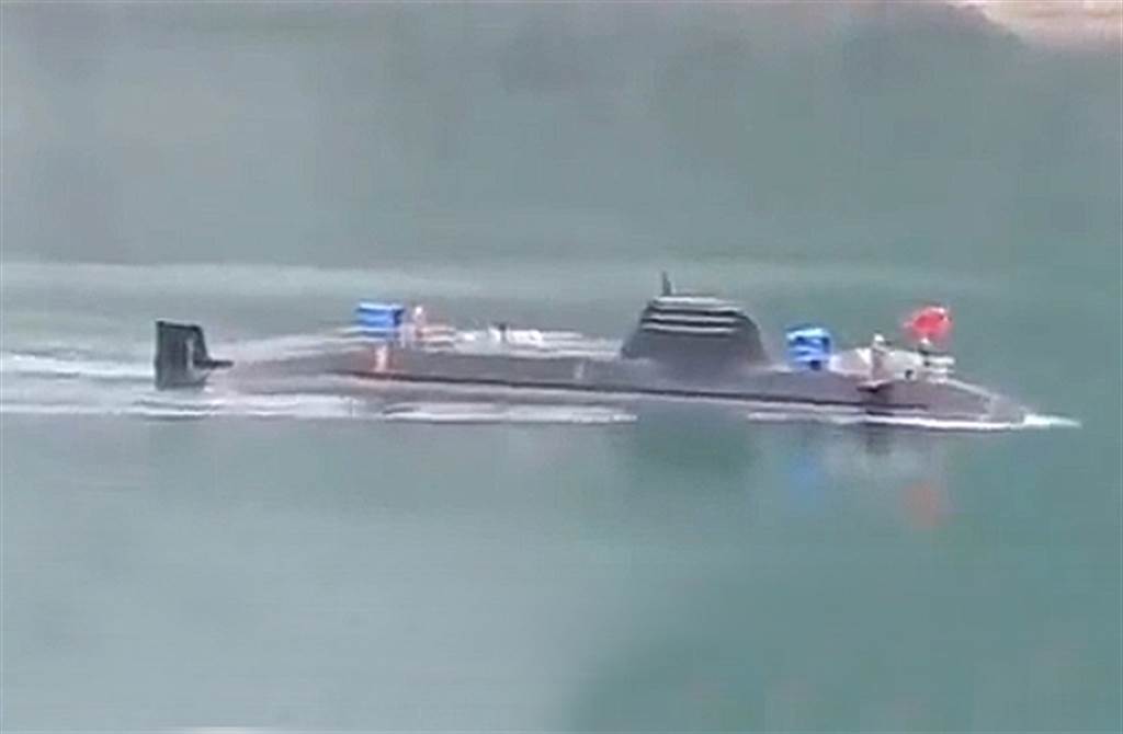 Chinas Mysterious New Submarine Appears Experts Reveal Possible Use